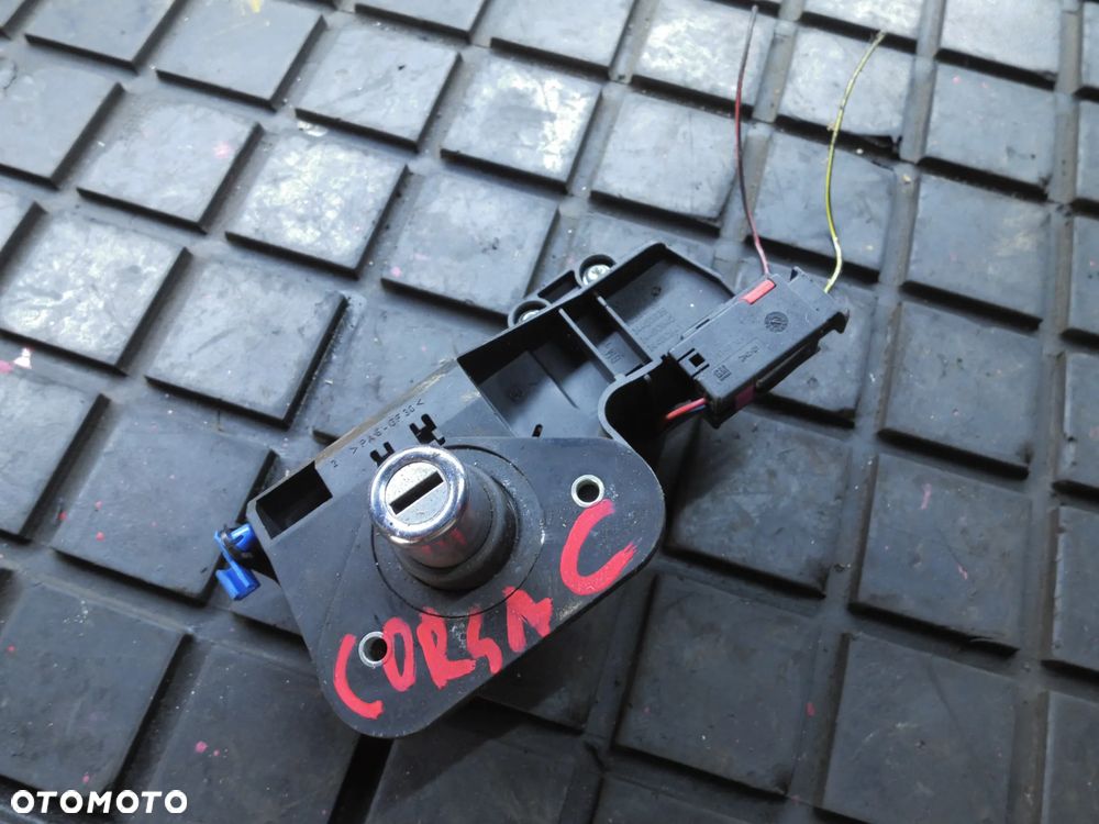 ZAMEK KLAPY BAGAŻNIKA 09183495 OPEL MERIVA A OPEL CORSA C - 1