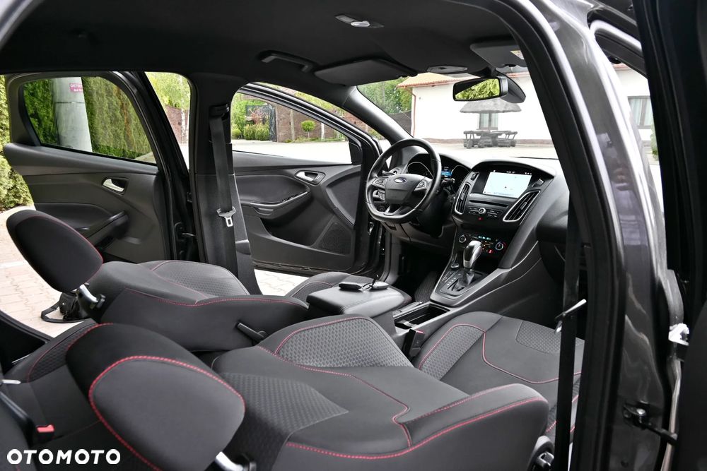 Ford Focus 1.5 EcoBoost ST-Line - 19
