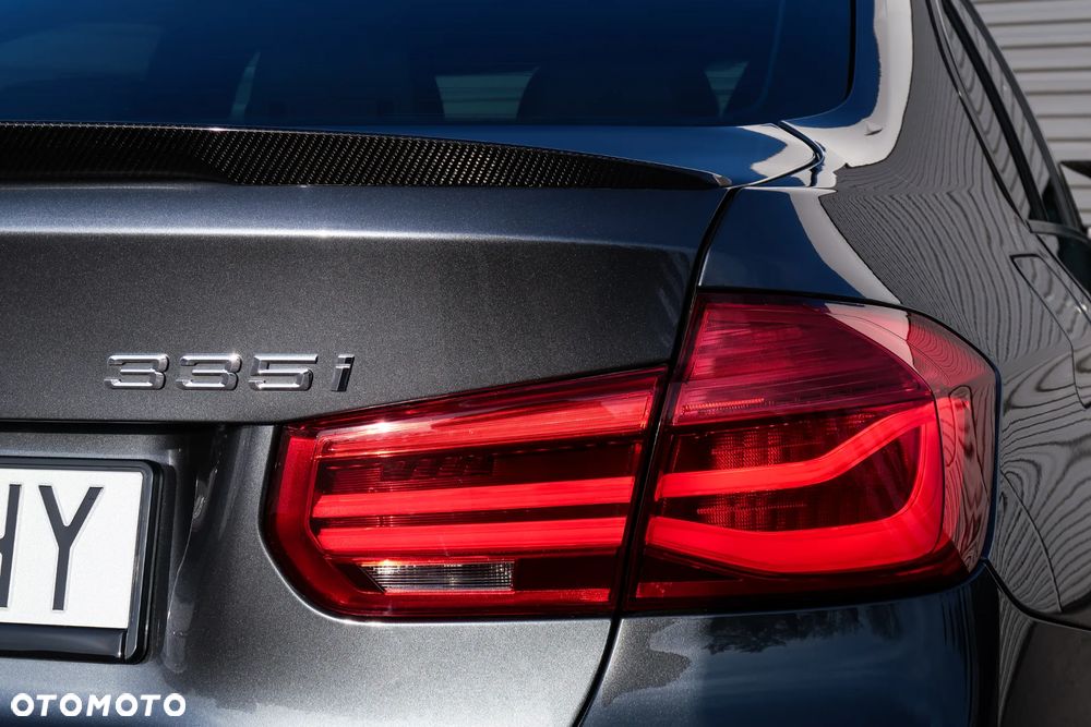 BMW Seria 3 335i xDrive M Sport - 16