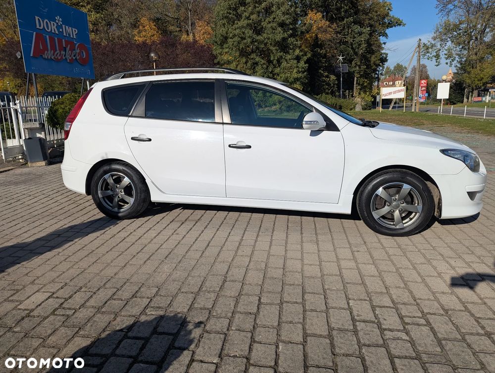 Hyundai i30 i30cw 1.6 CRDi FIFA WM Edition - 29
