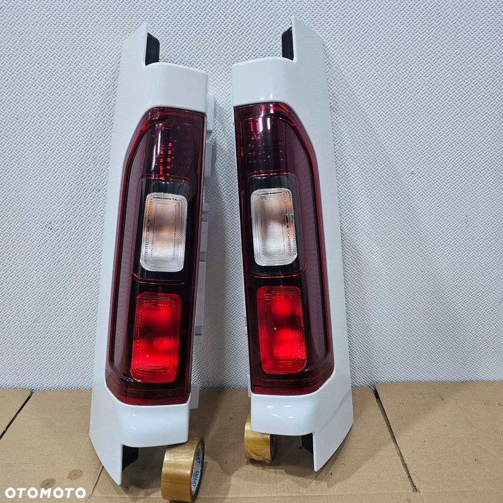 renault trafic iii iv 4 lampa tył tylna lewa prawa narożnik - 1