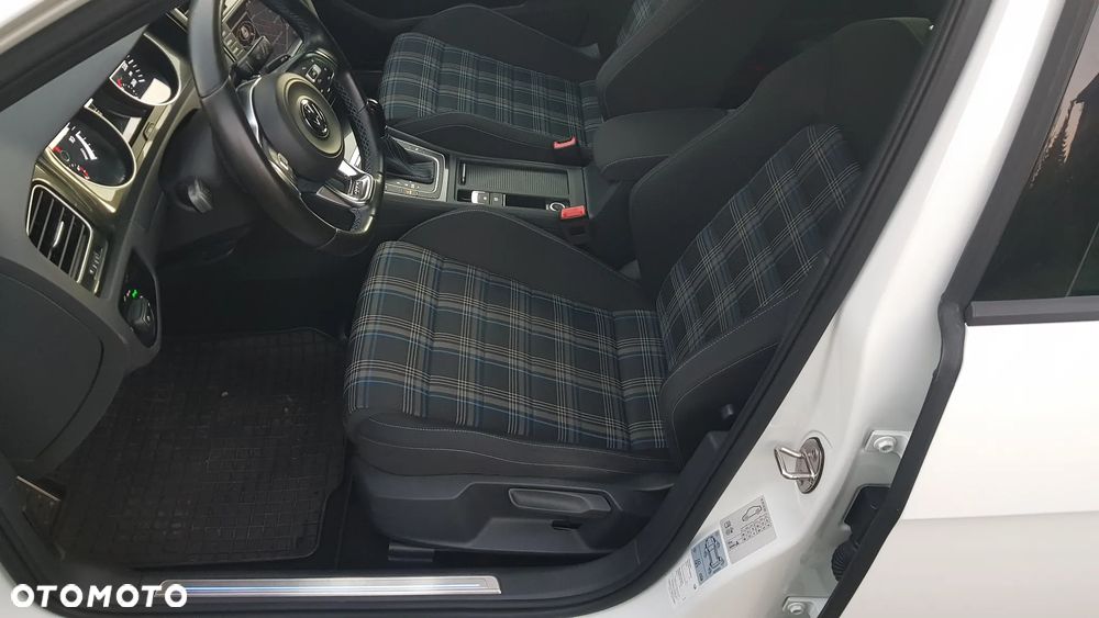 Volkswagen Golf - 19