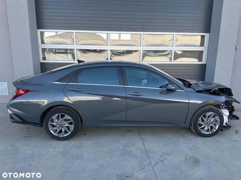 Hyundai Elantra 1.6 Smart CVT - 2