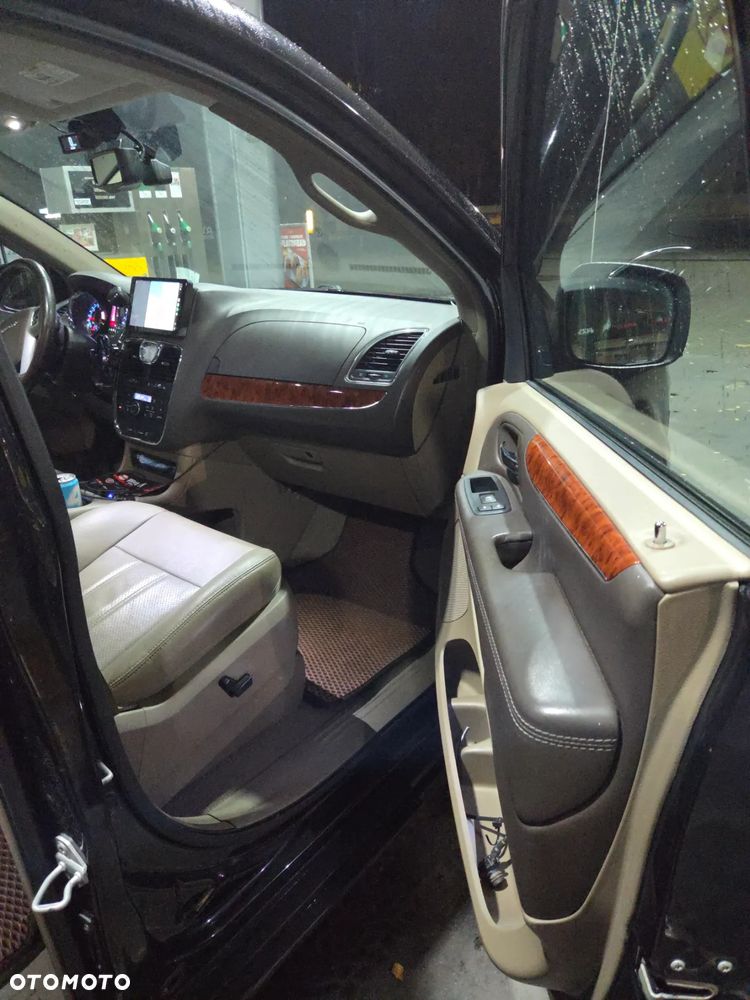 Chrysler Town & Country 3.6 Touring - 19