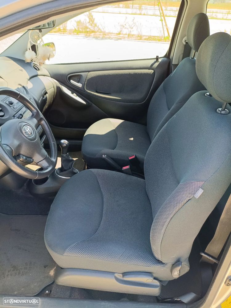 Toyota Yaris 1.0 Terra DA+ABS+CD+AC - 9
