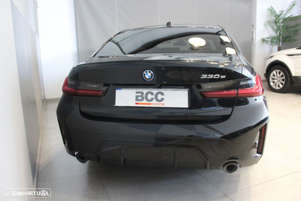 BMW 330 e Pack Desportivo M Auto - 4