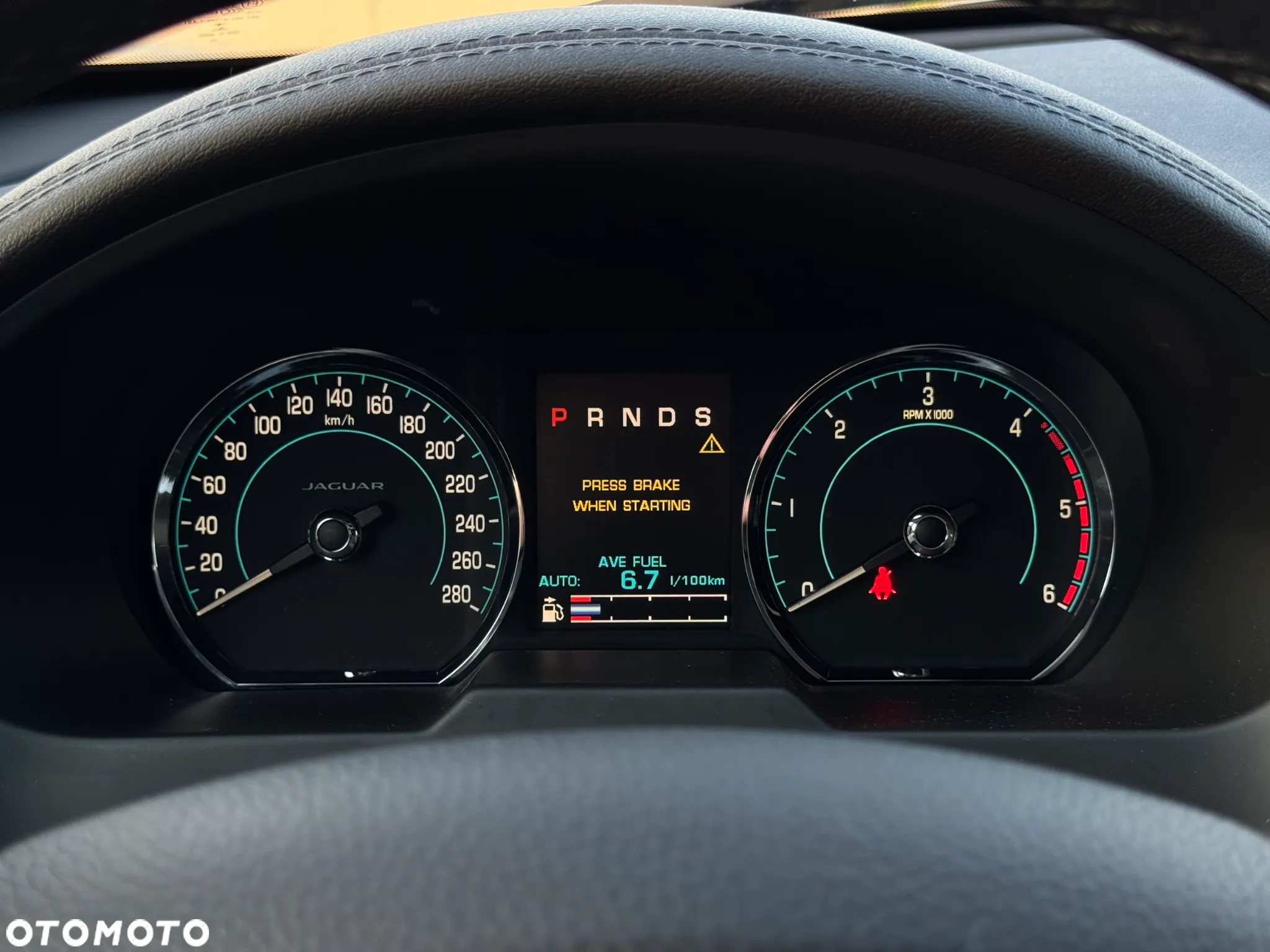 Jaguar XF 3.0 TDV6 R-Sport - 34