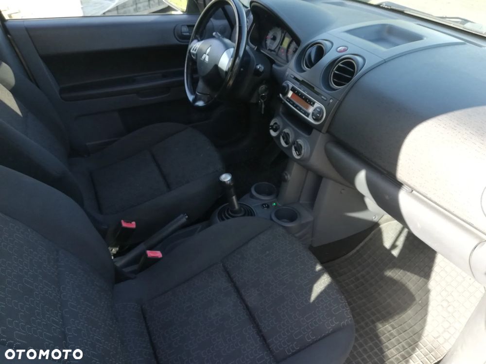 Mitsubishi Colt - 8