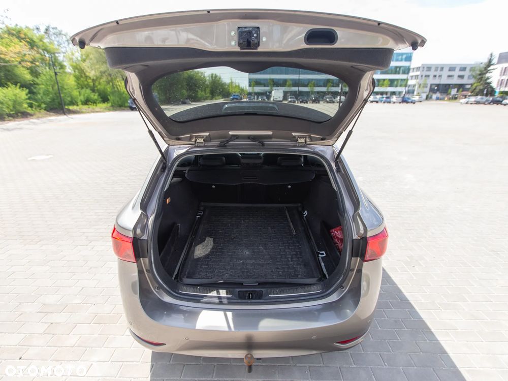 Toyota Avensis 2.0 D-4D Premium - 14