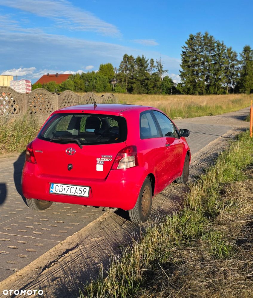 Toyota Yaris 1.0 Luna - 4