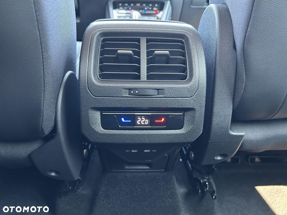Volkswagen Touran - 31