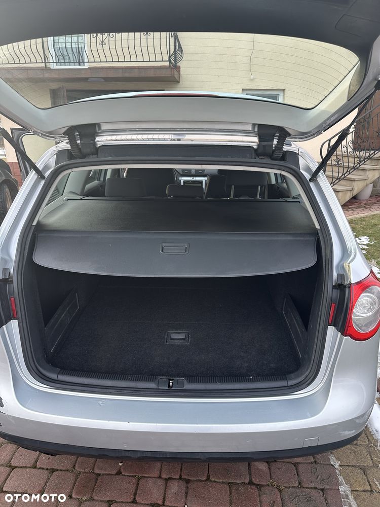 Volkswagen Passat - 4