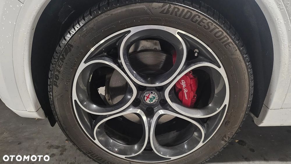 Alfa Romeo Stelvio 2.0 Turbo 16V AT8-Q4 Ti - 16