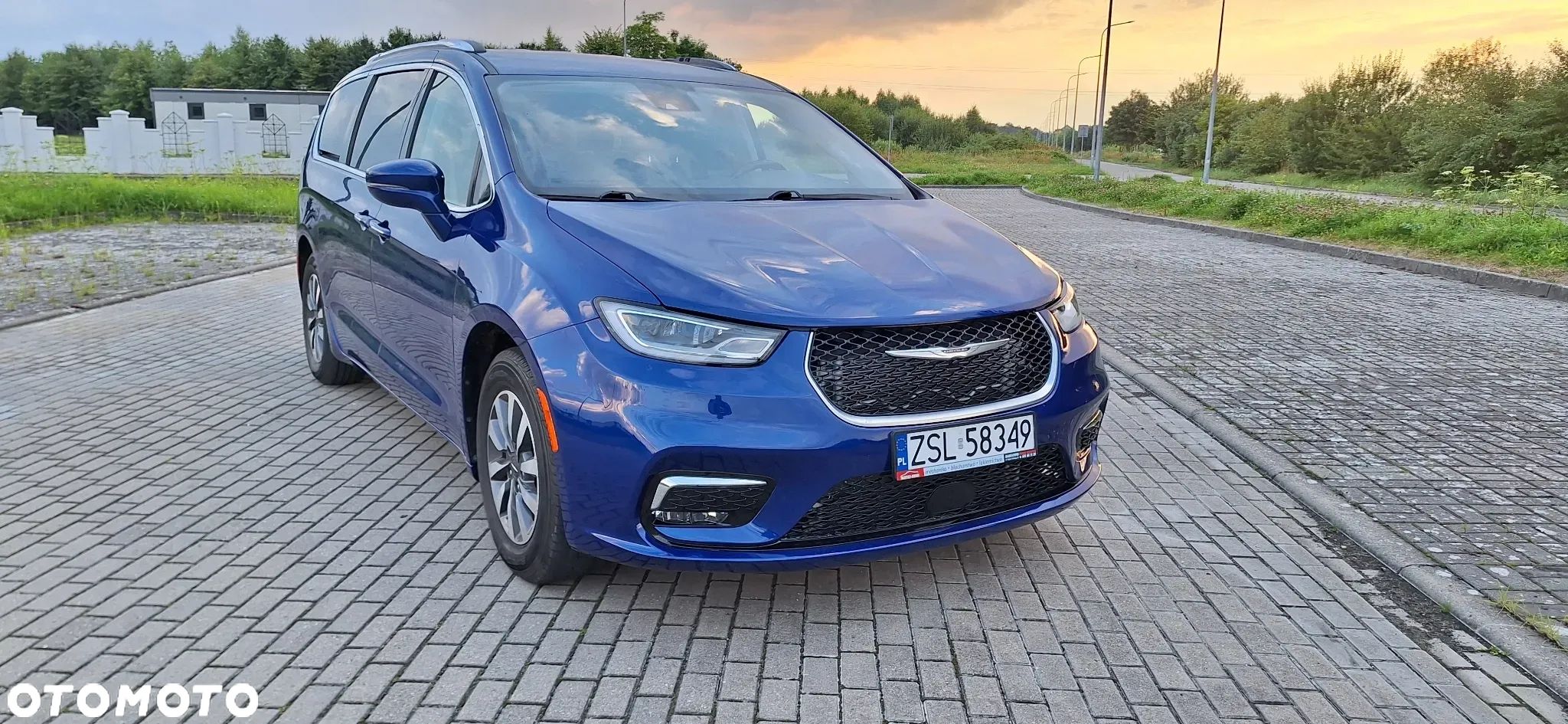 Chrysler Pacifica - 1