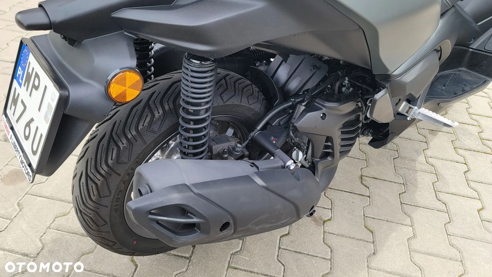 Yamaha X-max - 17