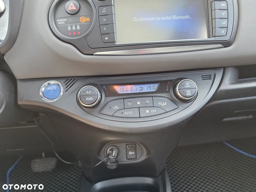 Toyota Yaris Hybrid 100 Sol - 14