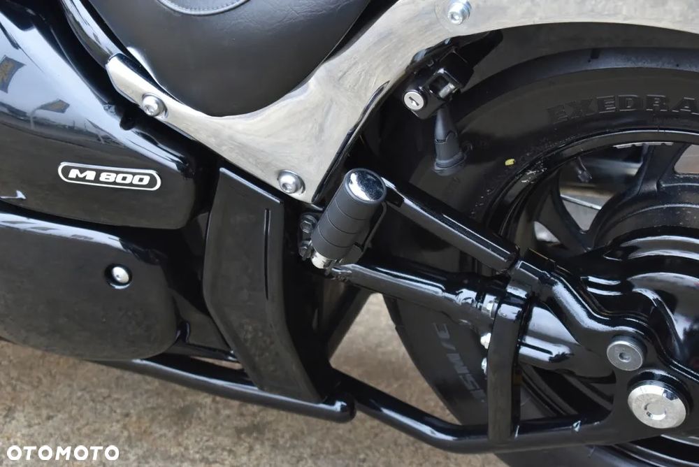 Suzuki Intruder - 18