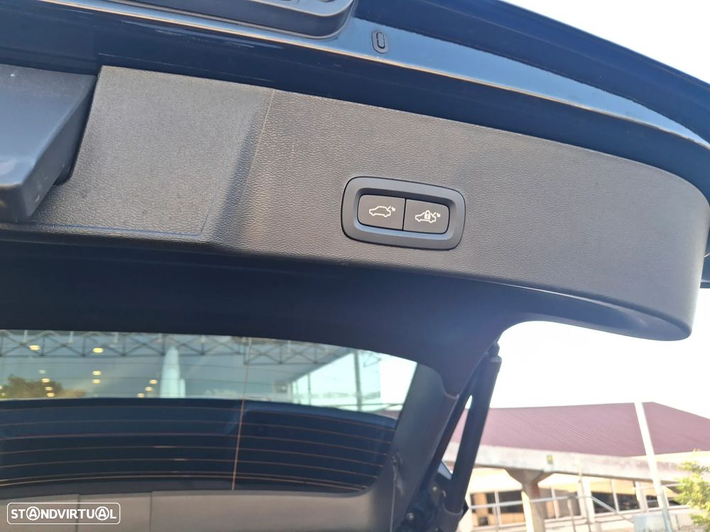 Volvo XC 40 2.0 B3 Black Edition - 10