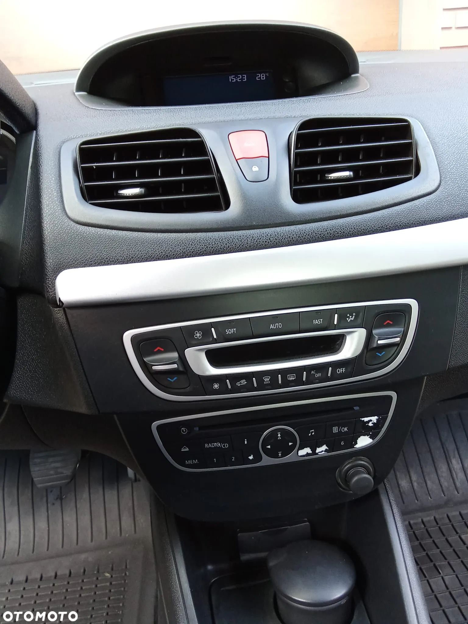 Renault Fluence 1.6 16V Expression - 10
