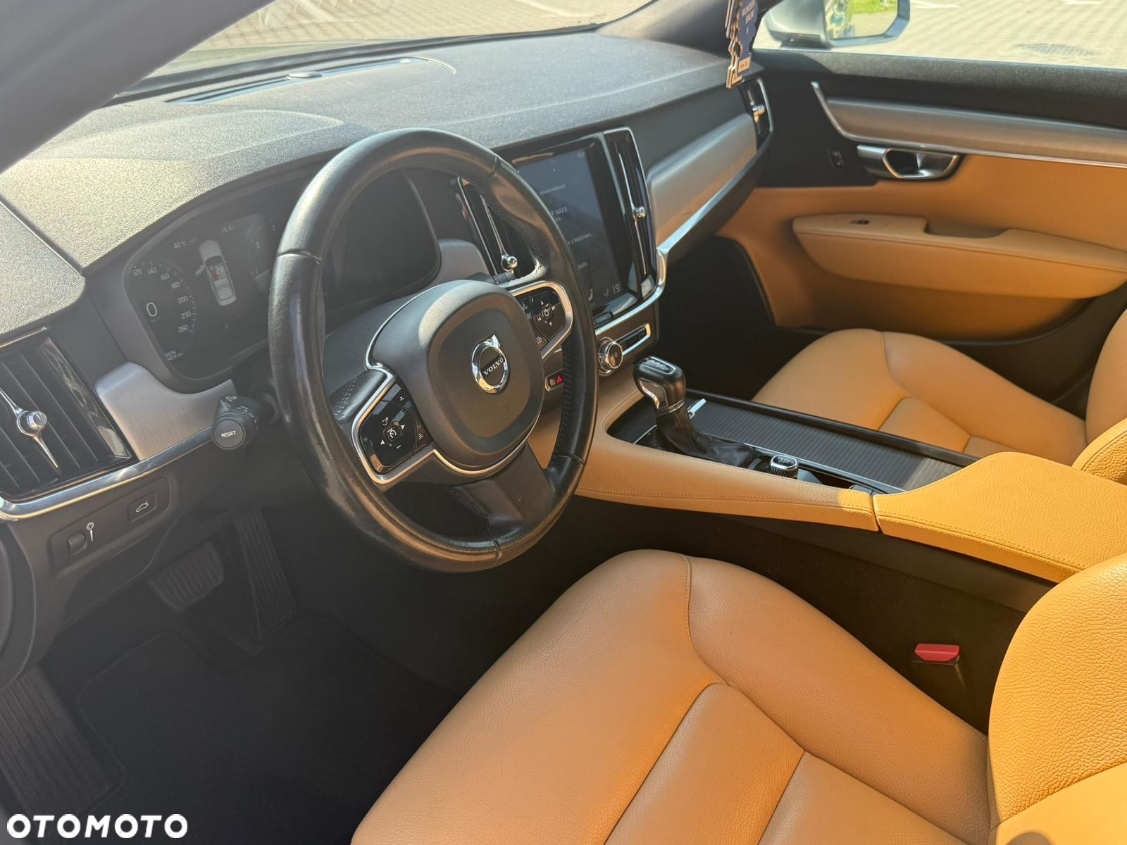 Volvo S90 D4 Momentum - 35
