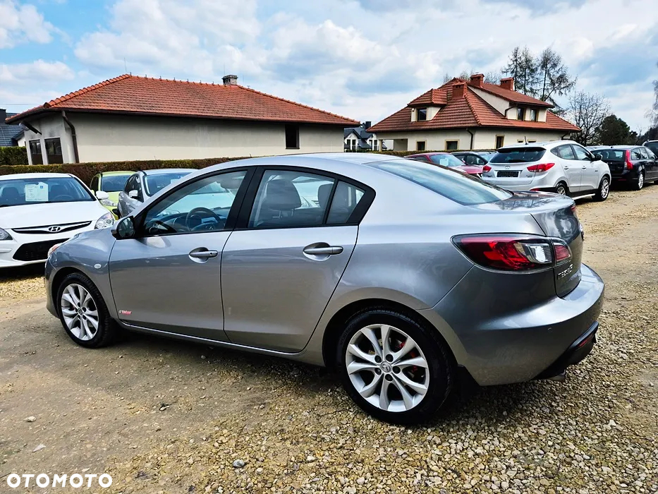 Mazda 3 2.0 Exclusive + - 23