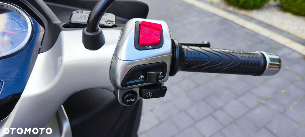 Piaggio MP-3 - 16