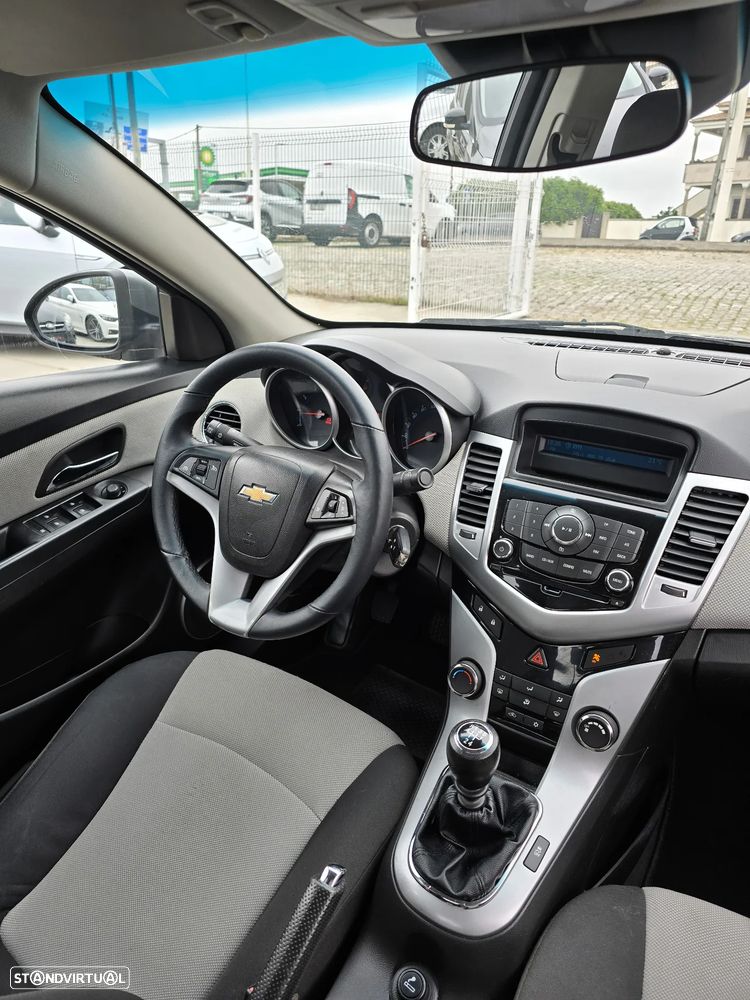 Chevrolet Cruze 1.6 LS - 6