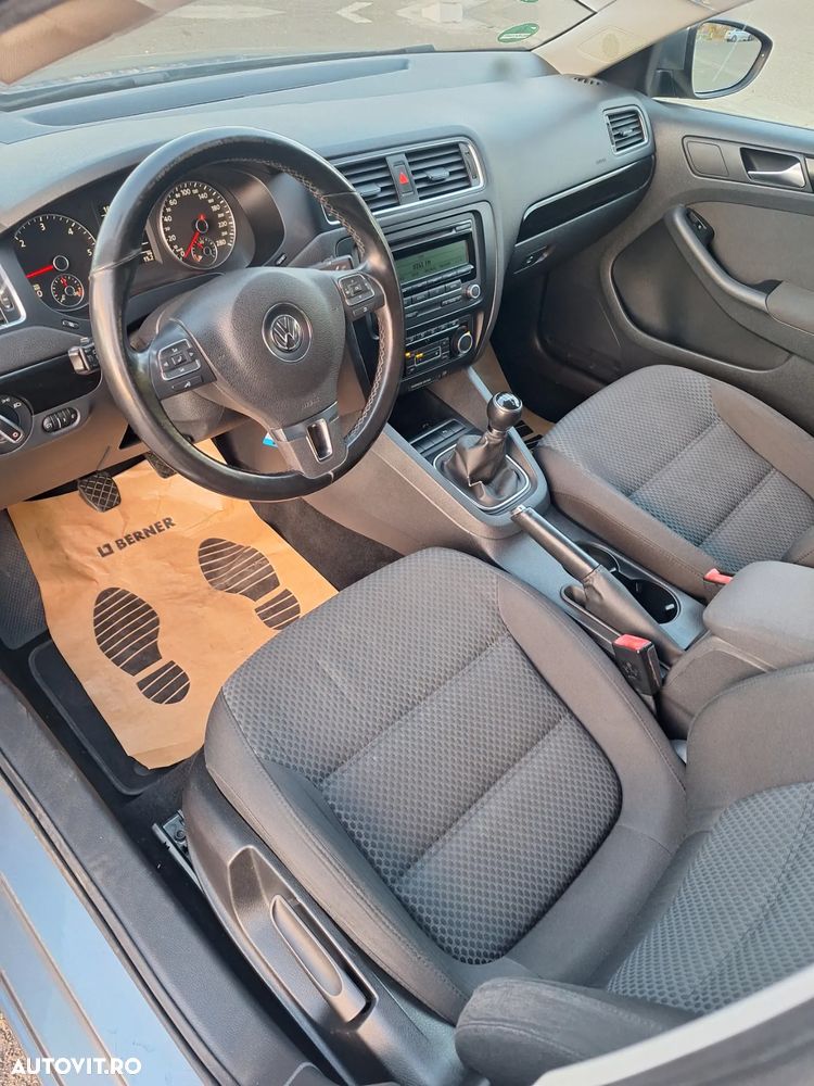 Volkswagen Jetta - 7