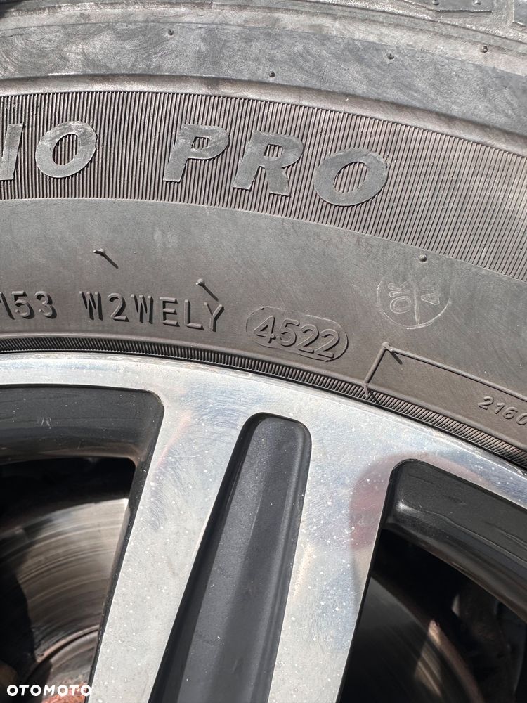 Volkswagen Multivan - 12