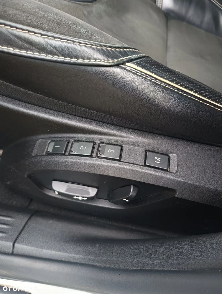 Volvo V40 T3 R Design - 25