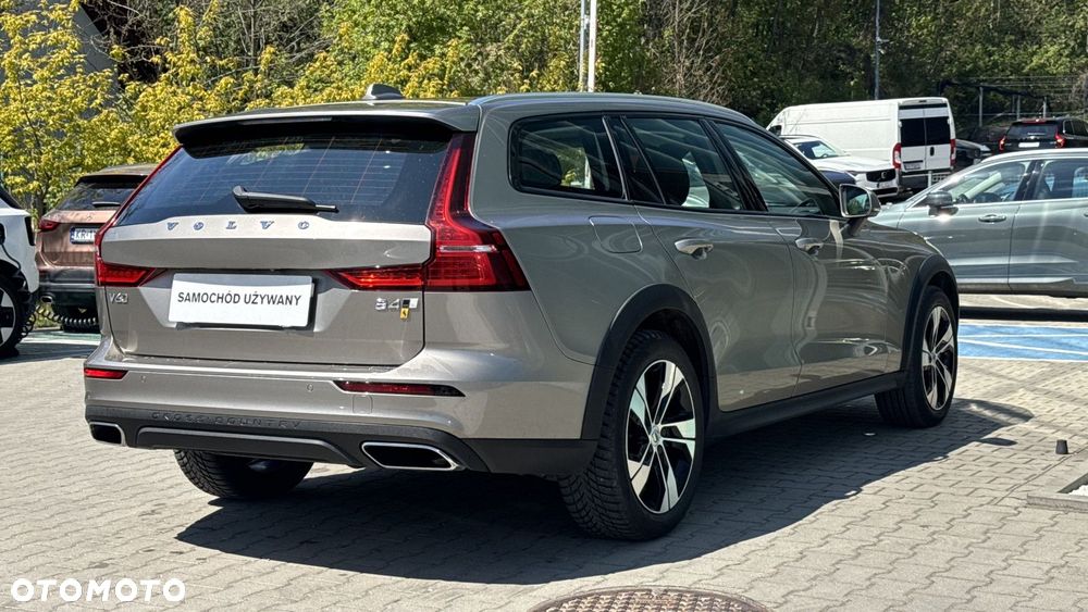Volvo V60 Cross Country - 9