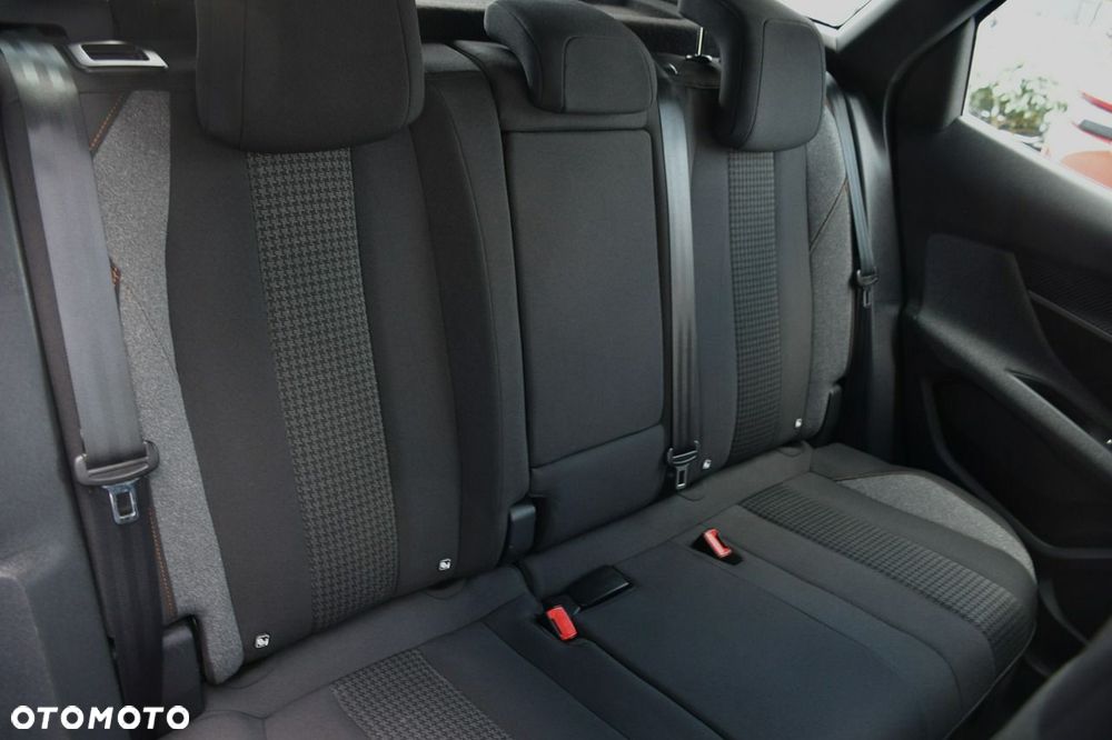 Peugeot 3008 1.5 BlueHDi Active Pack S&S EAT8 - 23
