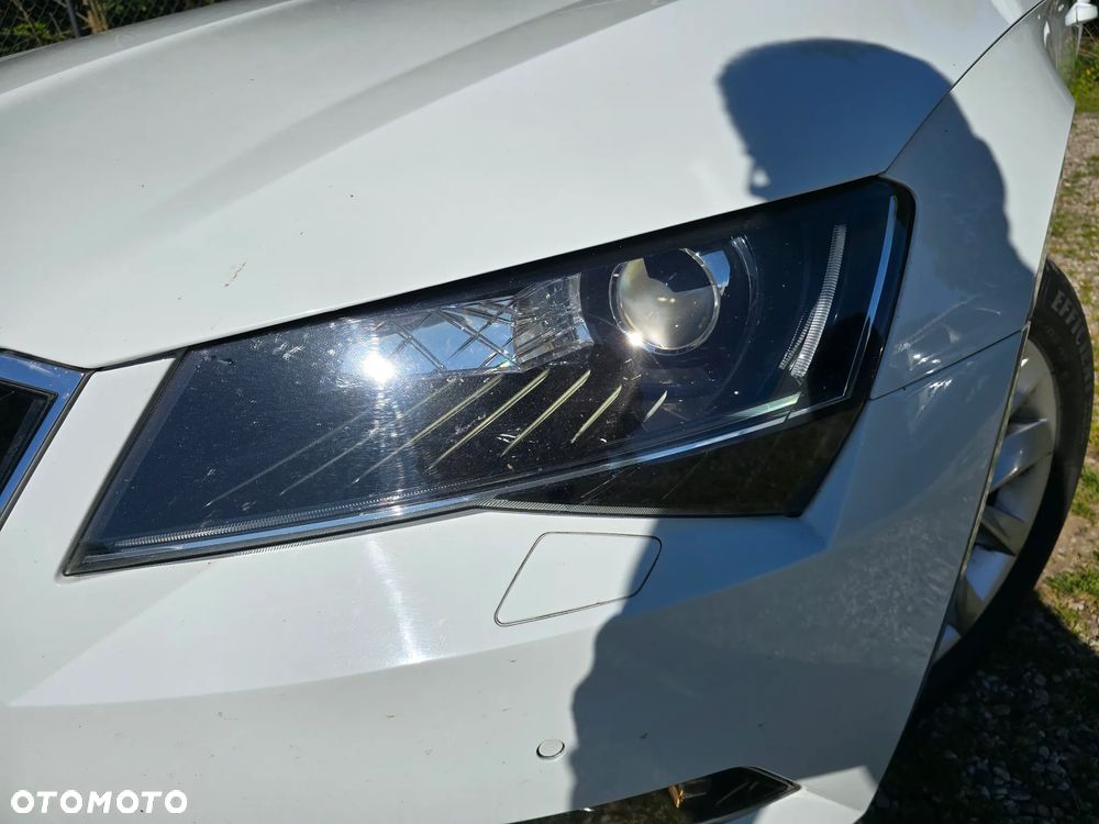 Skoda Superb 2.0 TDI DSG Ambition - 11