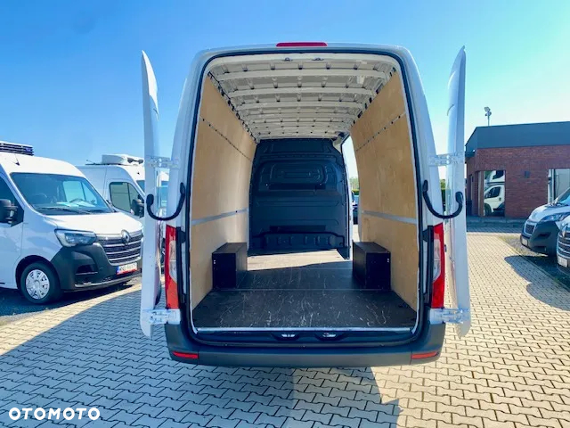 Mercedes-Benz Sprinter - 10