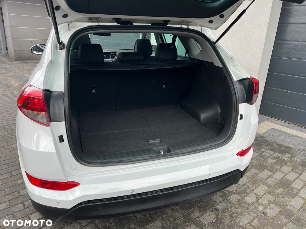 Hyundai Tucson 1.7 CRDI BlueDrive Style 2WD - 12