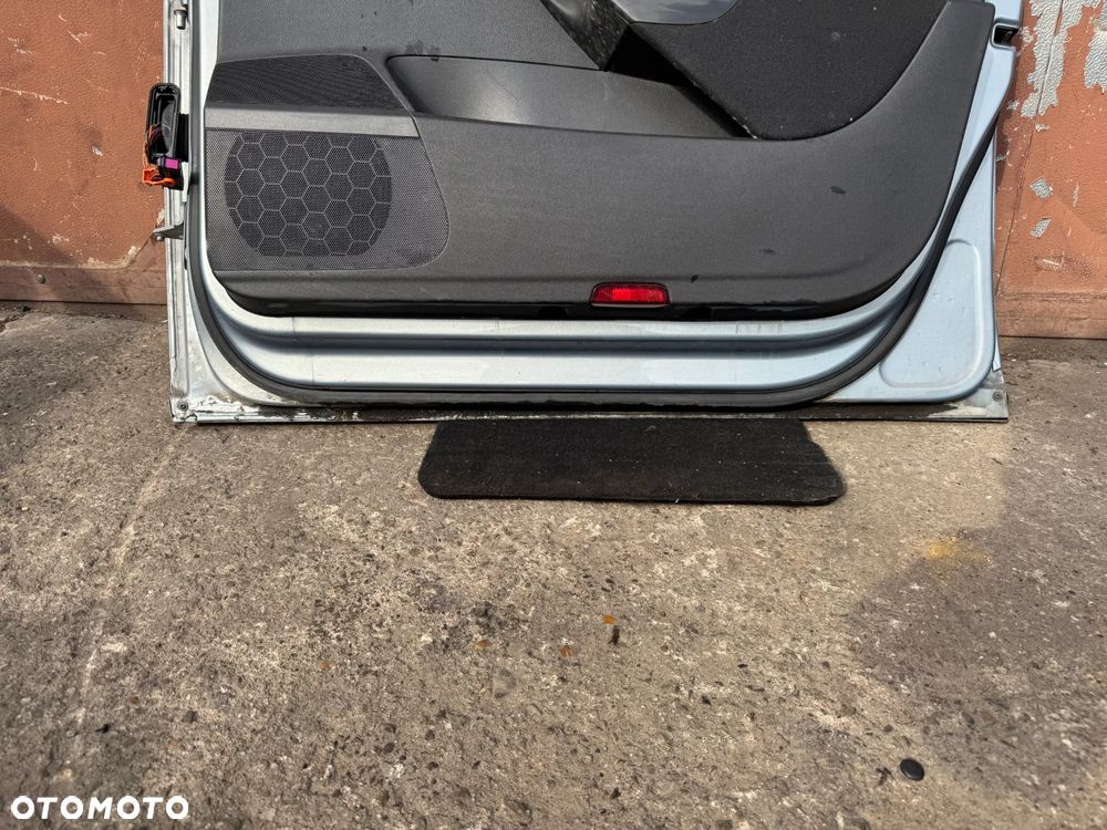 Drzwi prawe Volkswagen Passat B6 kolor LC7Z prawy przód przednie OE - 7