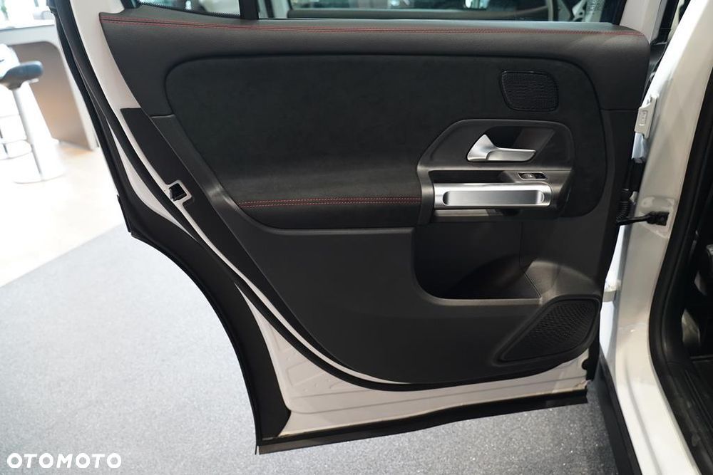 Mercedes-Benz GLB 200 mHEV AMG Line 7G-DCT - 7