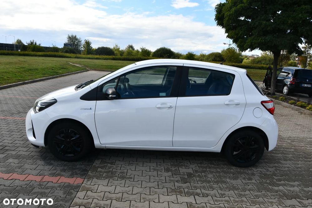 Toyota Yaris Hybrid 100 Active - 11