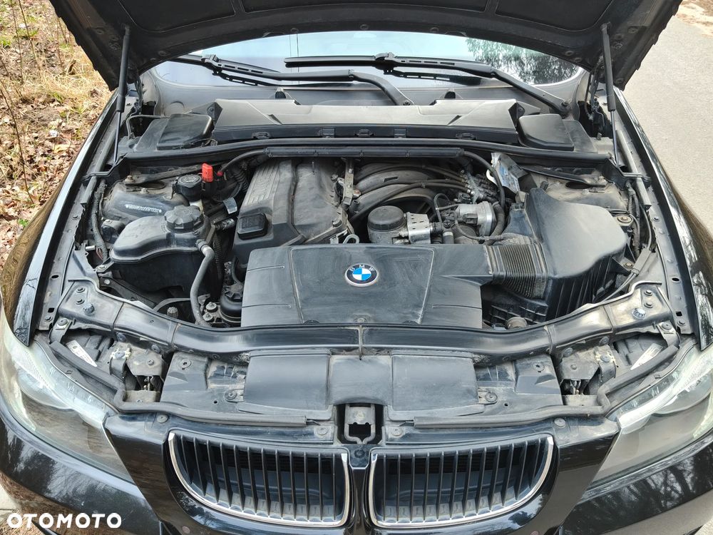 BMW Seria 3 318i - 23