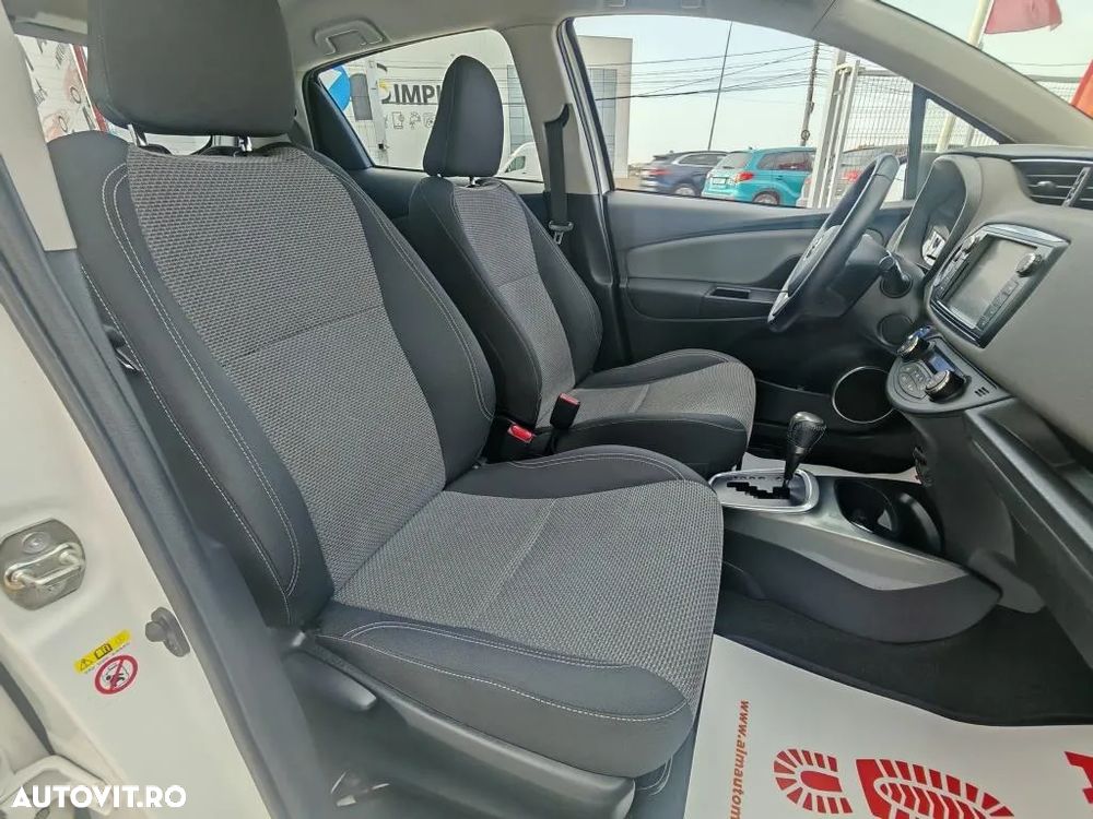 Toyota Yaris 1.5 VVT-i HSD Dynamic - 9