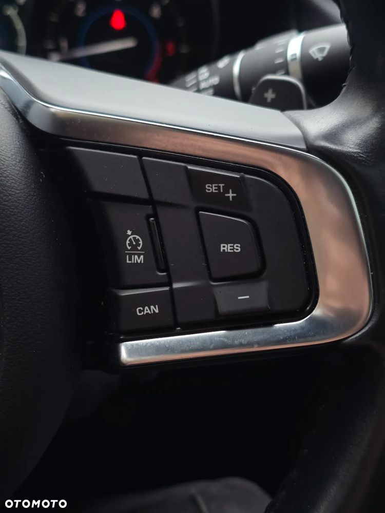 Jaguar XF 2.0 i4D AWD R-Sport - 33