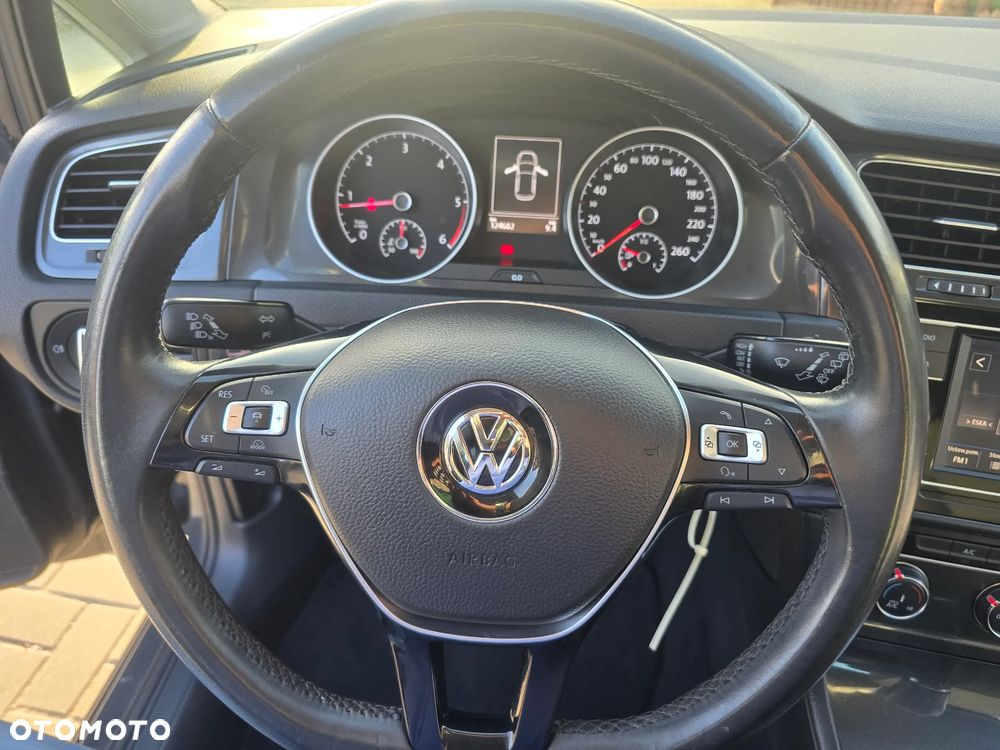 Volkswagen Golf - 25