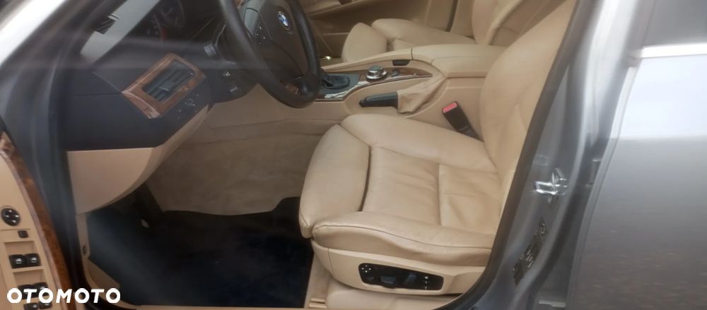 BMW Seria 5 525xi - 15
