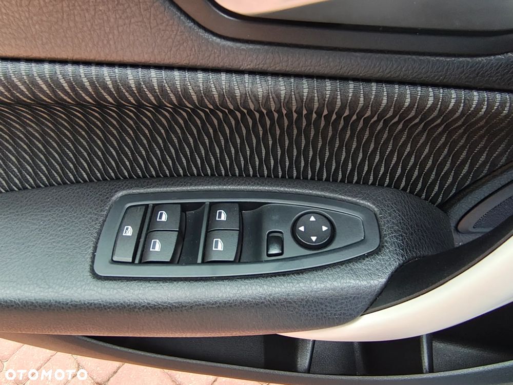 BMW Seria 1 118d xDrive Edition Metropolitan - 11