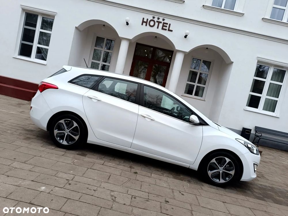 Hyundai i30 blue Kombi 1.6 GDi Style - 15