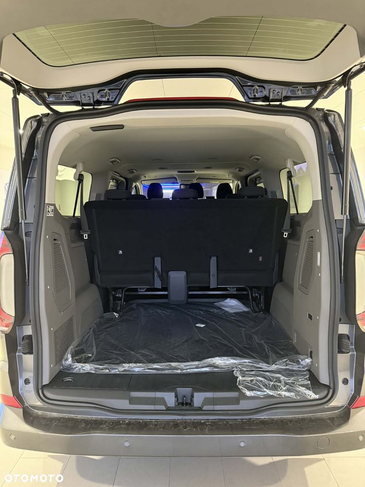 Volkswagen Caravelle - 7