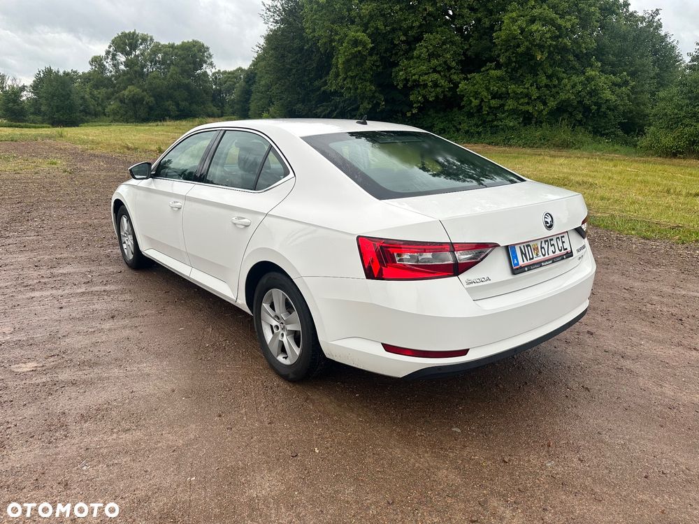 Skoda Superb 2.0 TDI 4x4 Premium Edition - 8