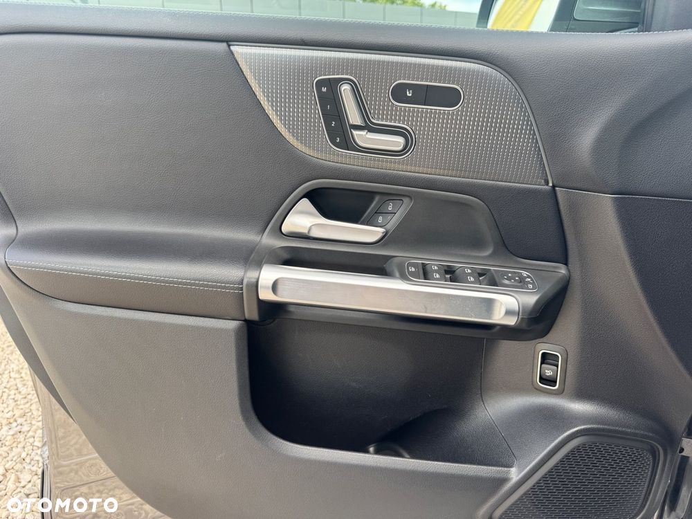Mercedes-Benz GLB 250 4Matic 8G-DCT - 12