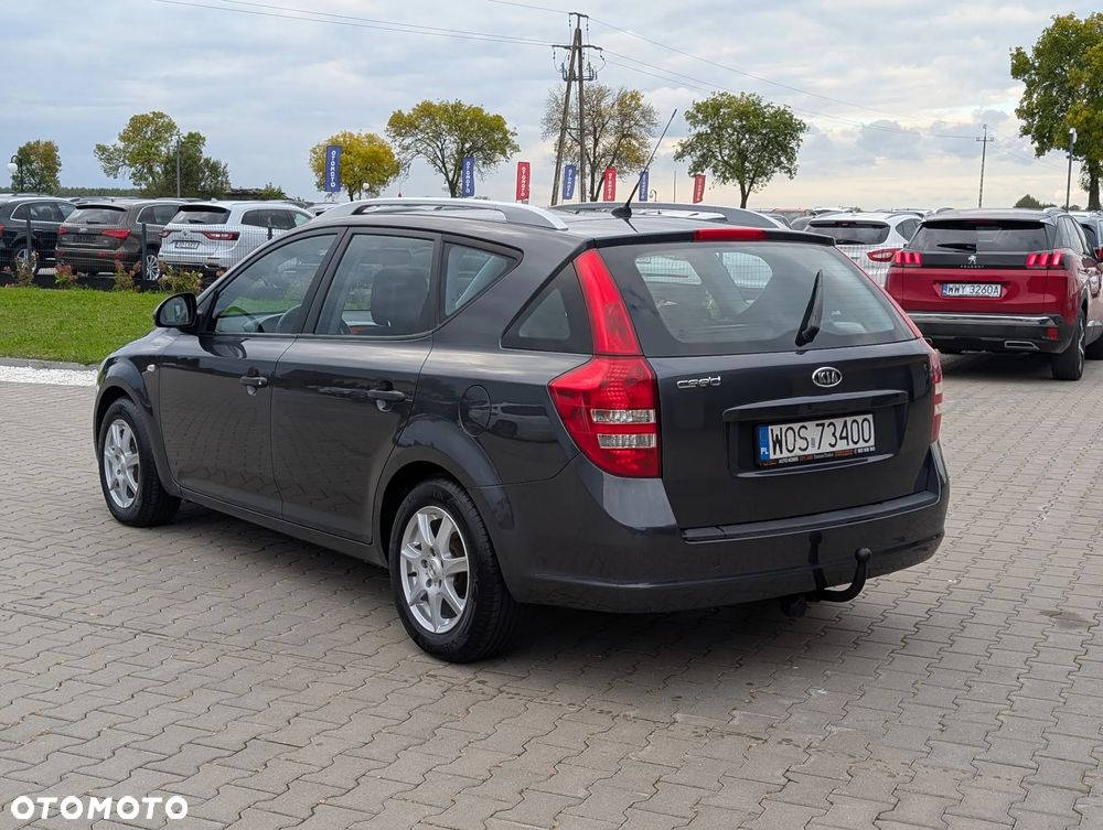 Kia Ceed - 12