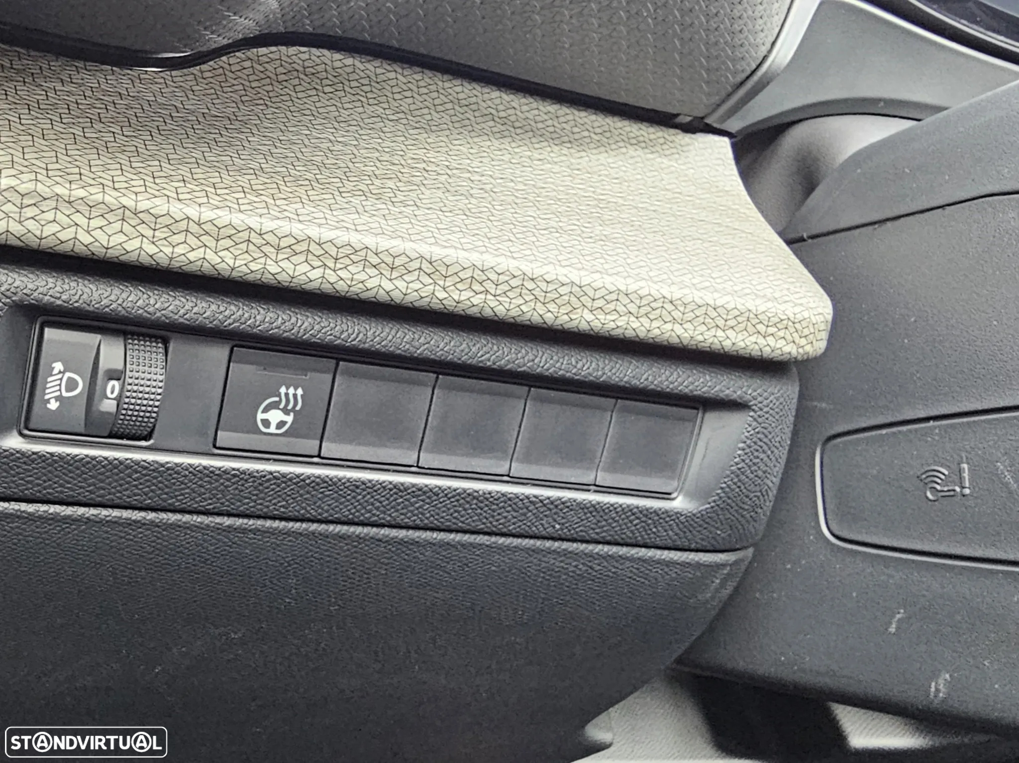 Citroën C5 X 1.2 Hybrid Plus e-DSC6 - 14